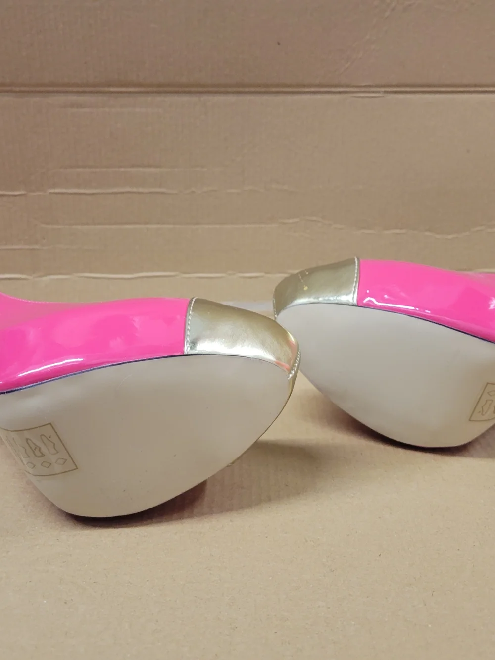 Shoe Dazzle Hot Pink Flats with Gold Toe Cap - Picture 1 of 4